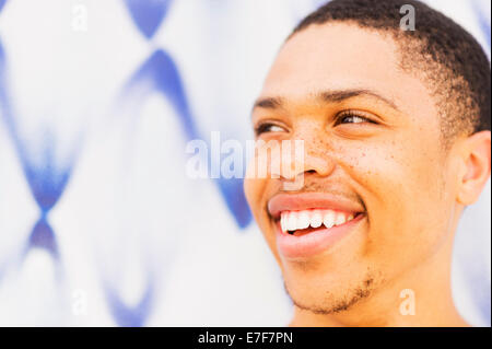 Close up of African American man smiling Banque D'Images