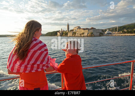 Voyage en bateau, la ville de Rab, l''île de Rab, golfe de Kvarner, Croatie Banque D'Images