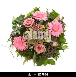 Bouquet de fleurs roses roses et daisy isolé sur fond blanc Banque D'Images