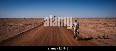 Le vélo dans le désert d'Atacama, au Chili. Banque D'Images