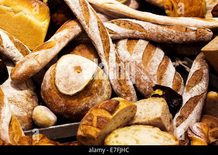 Baguette de pain au marché Banque D'Images