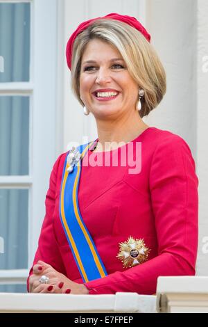 La Haye, aux Pays-Bas. 16 Sep, 2014. Maxima la reine au balcon du Palais de Noordeinde après la cérémonie, le Prinsjesdag année parlementaire néerlandais à La Haye, Pays-Bas, 16 septembre 2014. Photo : Patrick van Katwijk AUCUN SERVICE DE FIL/dpa/Alamy Live News Banque D'Images