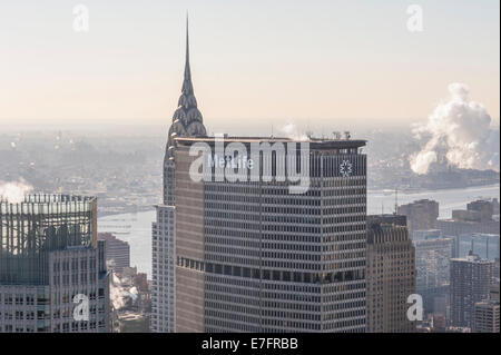 La vie a rencontré et le Chrysler Building Banque D'Images