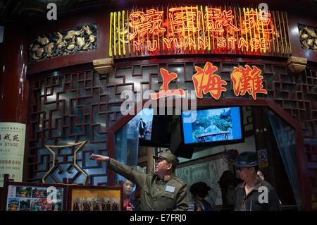 Stade de Yuyuan dans vieille ville de Shanghai. Le stade de Yuyuan est une réplique d'une scène chinoise traditionnelle et n'a pas encore l'capabilit Banque D'Images