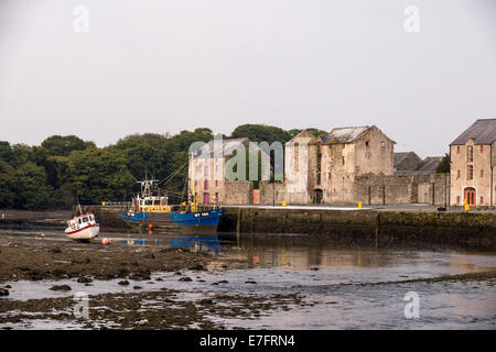 Anciens entrepôts à Pier Limda Chowk, sur la rivière Lennon, comté de Donegal, Irlande, Europe Banque D'Images