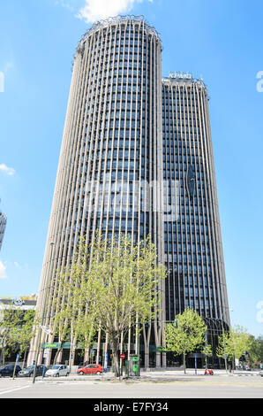 MADRID, ESPAGNE-4 MAI : EuropeTower au centre financier AZCA à Madrid le 4 mai 2013. La tour de l'Europe est le septième plus skyscrap Banque D'Images