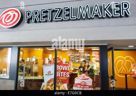 Honolulu Hawaii,Oahu,Hawaiian,Ala Moana Center,centre,centre commercial,Pretzelmaker,avant,entrée,pretzels,USA,Etats-Unis,Etats-Unis,Amérique Polynésie,HI140325063 Banque D'Images