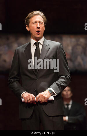 Le jeu 'Le Roi Charles III', Wyndham Theatre, Londres. Avec Nicholas Rowe comme M. Stevens. Banque D'Images