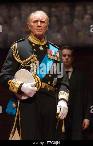 Le jeu 'Le Roi Charles III', Wyndham Theatre, Londres. Avec Tim Pigott-Smith comme Charles. Banque D'Images