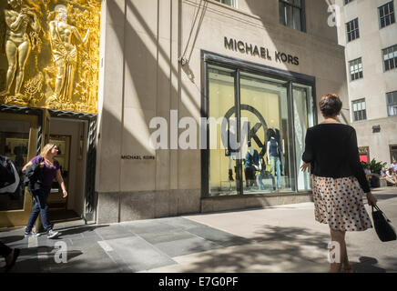 Un magasin Michael Kors dans le Rockefeller Center sur la 5ème Avenue à New York Banque D'Images