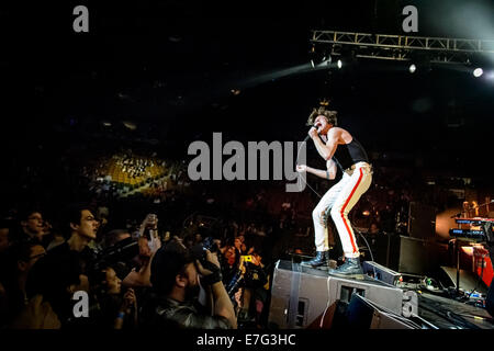 Toronto, Ontario, Canada. 16 Sep, 2014. Chanteur Matt Shultz du groupe de rock américain Cage l'Elefant' perfoms au Centre Air Canada à Toronto. Crédit : Igor/Vidyashev ZUMA Wire/Alamy Live News Banque D'Images