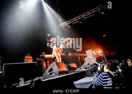 Toronto, Ontario, Canada. 16 Sep, 2014. Chanteur Matt Shultz du groupe de rock américain Cage l'Elefant' perfoms au Centre Air Canada à Toronto. Crédit : Igor/Vidyashev ZUMA Wire/Alamy Live News Banque D'Images