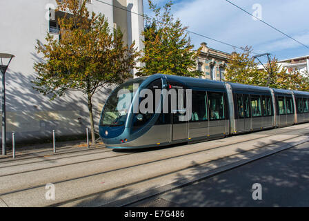 Bordeaux, France, Tram, Street Scenes, public Lightrail train transports publics environnement france Banque D'Images