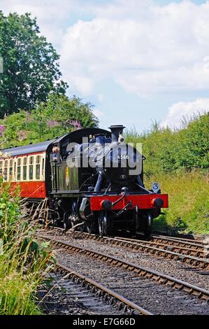 Petites Prairies Locomotive 4500 Class 2-6-2T le nombre 4566 près de la gare, Arley, England, UK. Banque D'Images