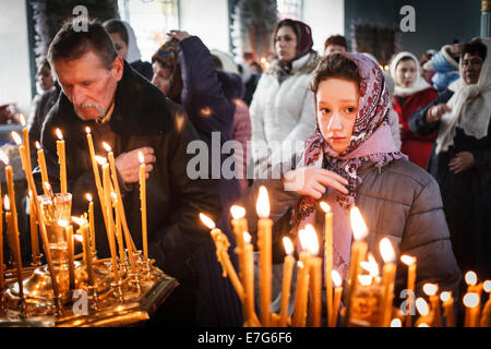 Messe du matin au cours de la fête de l'Epiphanie, dans l'église du vieux-croyants orthodoxes, Vilkovo, Ukraine Banque D'Images