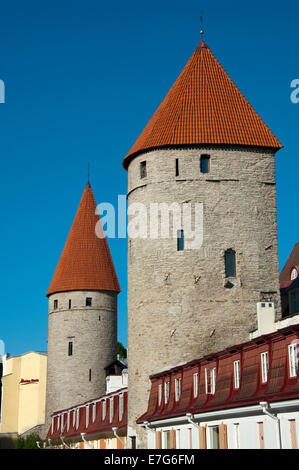 Les murs de la ville, la place des tours, centre historique, Tallinn, Estonie, Pays Baltes Banque D'Images