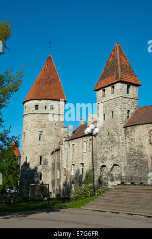 Les murs de la ville, la place des tours, centre historique, Tallinn, Estonie, Pays Baltes Banque D'Images