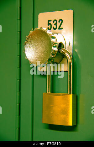 Cadenas en casier scolaire numérotés Banque D'Images