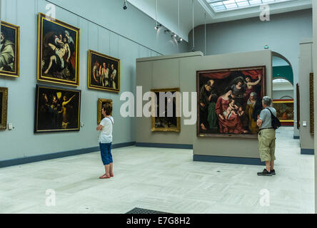 Bordeaux, France, femme, touristes visitant l'intérieur Musée français, 'Musée des Beaux-Artss' peintures historiques d'art. Banque D'Images