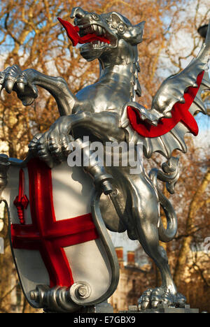 La borne frontière Dragon, Victoria Embankment, London Banque D'Images