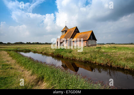 Une campagne anglaise eglise à Romney Marsh dans le Kent Banque D'Images