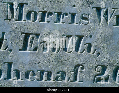 Enlli, le nom gallois de Bardsey, inscrit sur une ardoise, pierre tombale victorienne Bardsey Island Banque D'Images