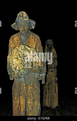 Les chiffres de la Famine, hommes et femmes de nuit, Dublin, République d'Irlande, Europe. Banque D'Images