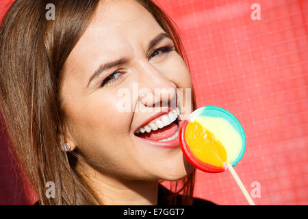 Beautiful woman having fun with lollipop Banque D'Images