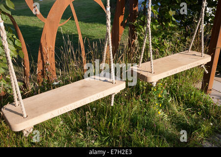 Jardin - Maggie's Forest Garden - garden swing - Designers - Amanda Waring et Laura Arison - Parrain - North M Banque D'Images