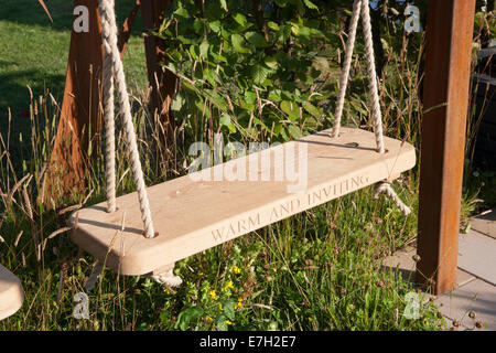 Jardin - Maggie's Forest Garden - garden swing - Designers - Amanda Waring et Laura Arison - Promoteur Banque D'Images