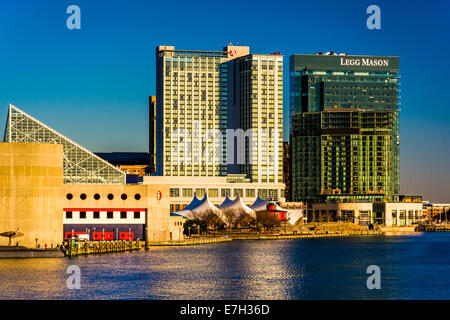 Le Legg Mason Building et Marriott Waterfront Hotel dans le port intérieur de Baltimore, Maryland. Banque D'Images