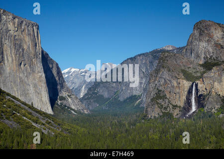 El Capitan, Yosemite Valley, demi-dôme, et automne Bridalveil, vu de vue de Tunnel, Yosemite National Park, California, USA Banque D'Images