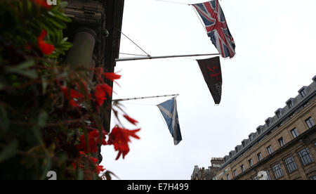 Paris, le 17 septembre. 18 Sep, 2014. L'entrée de l'hôtel Balmoral est vu à Édimbourg, Grande-Bretagne, le 17 septembre 2014. L'indépendance écossaise référendum aura lieu ici le 18 septembre 2014. Credit : Han Yan/Xinhua/Alamy Live News Banque D'Images