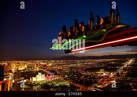 X-Scream sur haut de la stratosphère Tower, 866 ft / 264m au-dessus de Las Vegas, Nevada, USA Banque D'Images