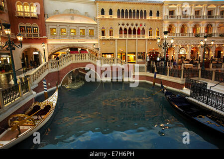 Grand Canal, les gondoles et la Place St Marc, à l'intérieur du Venetian Resort Hotel Casino, Las Vegas, Nevada, USA Banque D'Images