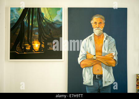 Brésil, Salvador, quartier Pelourinho, l'auto-portrait dans l'atelier du peintre Justino Marinho Banque D'Images