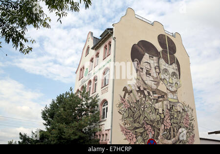 Vue d'une œuvre de l'artiste graffiti italien Pancho Pixel sur un mur d'un bâtiment à Halle/Saale, Allemagne, 03 septembre 2014. Une rue dans la partie orientale de la ville se transforme en une galerie extérieure pour l'art de rue dans le cadre des deux semaines Vous pouvez peindre tous les 'Festival'. Plus de 50 artistes de partout dans le monde vont peindre des graffitis, la tenue d'ateliers et de présenter leurs œuvres dans un vernissage jusqu'au 14 septembre 2014. Photo : Jan Woitas Banque D'Images