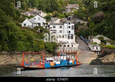 Cornish Bodinnick Ferry entre véhicule et Fowey Bodinnick à Cornwall. UK. Ce ferry est à Bodinnick côté. Banque D'Images