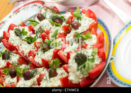 Close-up de tomates farcies aux fromages sur la table Banque D'Images