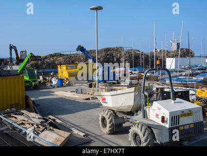 Le site de construction à North Berwick Harbour, où les défenses maritimes endommagées de tempête et l'embarcadère sont en cours de reconstruction. Banque D'Images