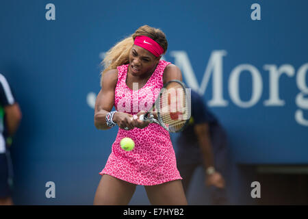 Flushing Meadows, New York, USA. 30e Août, 2014. Serena Williams (USA) dans l'action 3 tour à l'US Open Tennis Championships. © Paul Banque D'Images