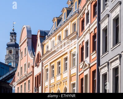 Tirgonu Street dans l'architecture de la vieille ville de Riga, en Lettonie. Banque D'Images