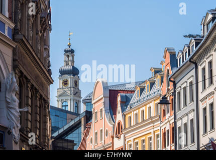 Tirgonu Street dans l'architecture de la vieille ville de Riga, en Lettonie. Banque D'Images