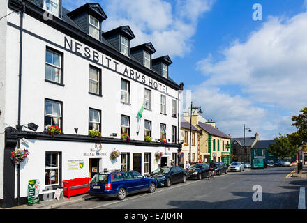 L'Hôtel de l'Avenue de la rue principale dans le centre de Grächen, comté de Donegal, en République d'Irlande Banque D'Images