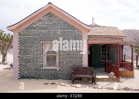 Bouteille maison dans la ville fantôme de Rhyolite Nevada Banque D'Images