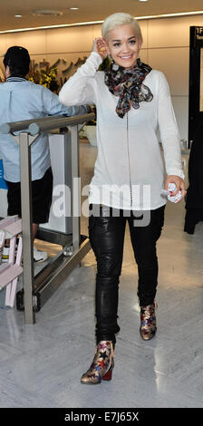 Tokyo, Japon. Sep 19, 2014. La chanteuse Rita Ora arrive à l'Aéroport International de Narita en Chiba-Prefecture, Japon, le 19 septembre 2014. Credit : AFLO/Alamy Live News Banque D'Images