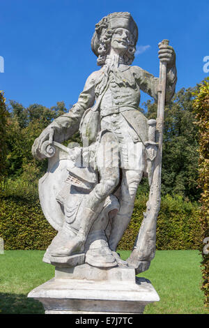Statue baroque de Matthias Bernard Braun dans les jardins du palais à Lysa nad Labem. Allégorie du mois de mars en République Tchèque Banque D'Images