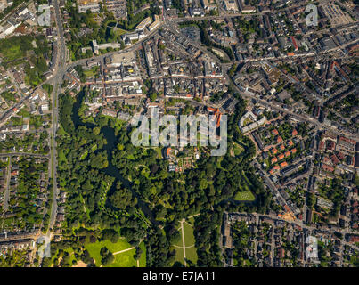 Vue aérienne du centre-ville, avec des murs de la vieille ville et les jardins du château, Moers, Ruhr, Rhénanie du Nord-Westphalie, Allemagne Banque D'Images