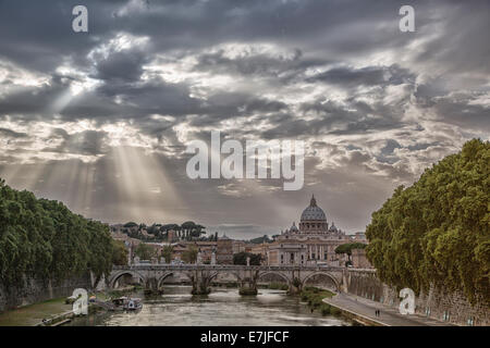 Soir, l'humeur, pont, rivière, écoulement, capital, l'Italie, l'Europe, Saint Pierre, cathédrale, Rome, Tiber, Umberto, Cité du Vatican Banque D'Images