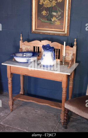 Art nouveau victorien recouvert de marbre de citronnier pin lavabo. Banque D'Images